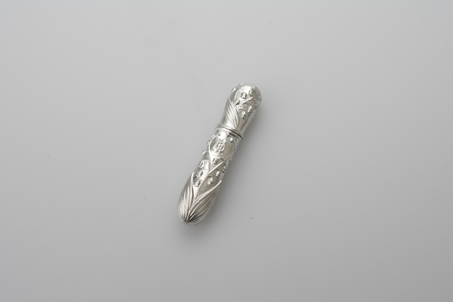 60013_Lily-of-the-valley-needle-case